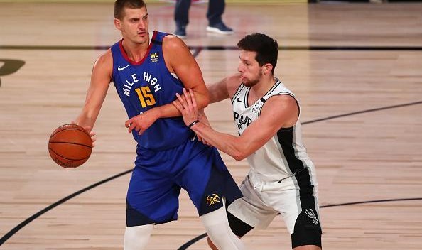  小波特30+15掘金稳居西部第一  