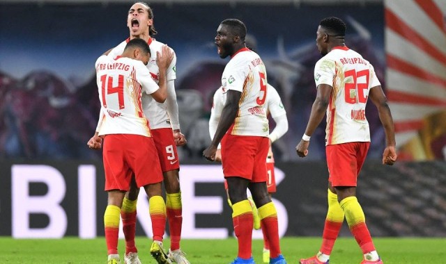  曼联双核连线建功止住联赛两连败颓势